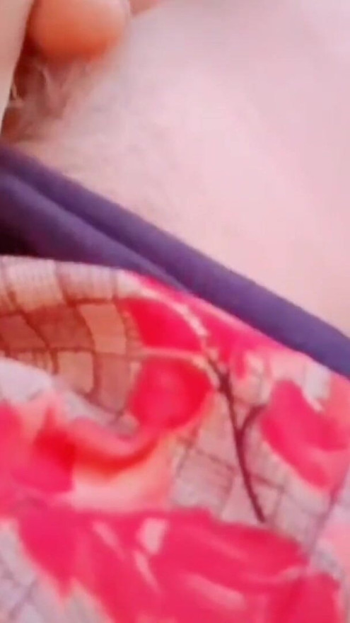 Prvo što radim nakon što sam došao na koledž je da masturbiram za moj mir, onda da se odmorim, moja zgodna omladina nije pod mojom kontrolom, ja | Klip 1