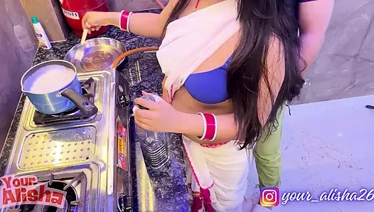 Alisha Bhabhi трахнули во время приготовления пищи, с участием Sammy Sins