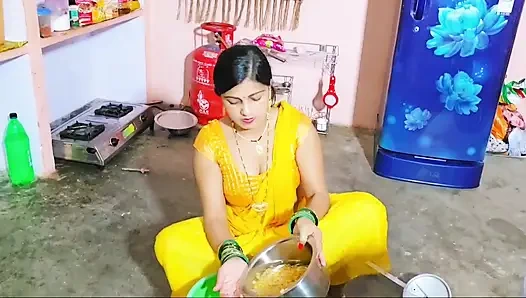 Женщина позвонила портному к ней домой, и он взял измерения, а также занимался сексом с ней.