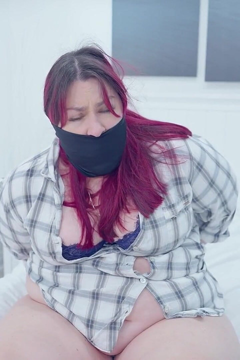 Lacey Taken and Gagged: epätoivoinen kamppailu
