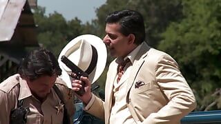 Gángsters cachondos se follan a algunas zorras sexys al aire libre