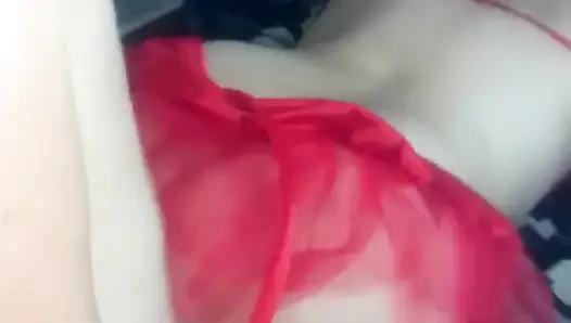 Aku mengisap pantatnya, vaginanya dan aku memasukkannya ke dalam iblis seksinya