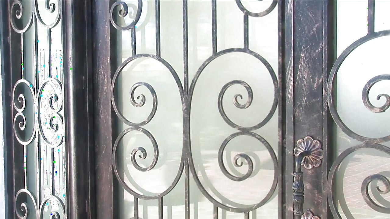 Owłosiona azjatycka laska zostaje zaorana przez białego faceta