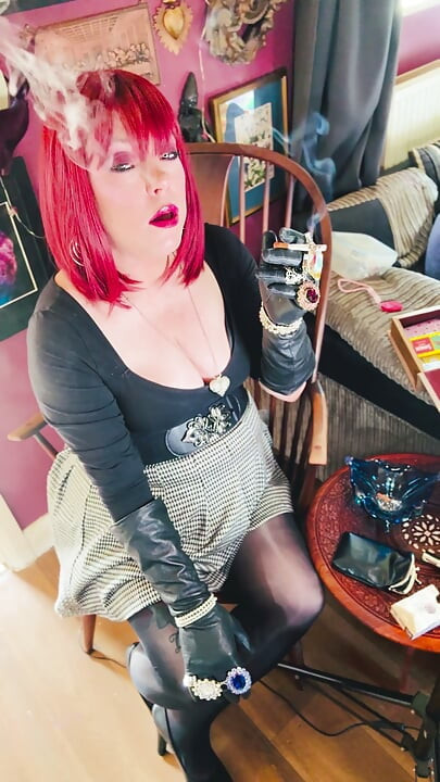 A Naughty secretary Tina Snua Dons Leathe Gloves, Jewellery & Chain Smokes 2 Cigarettes - Smoking Pantyhose