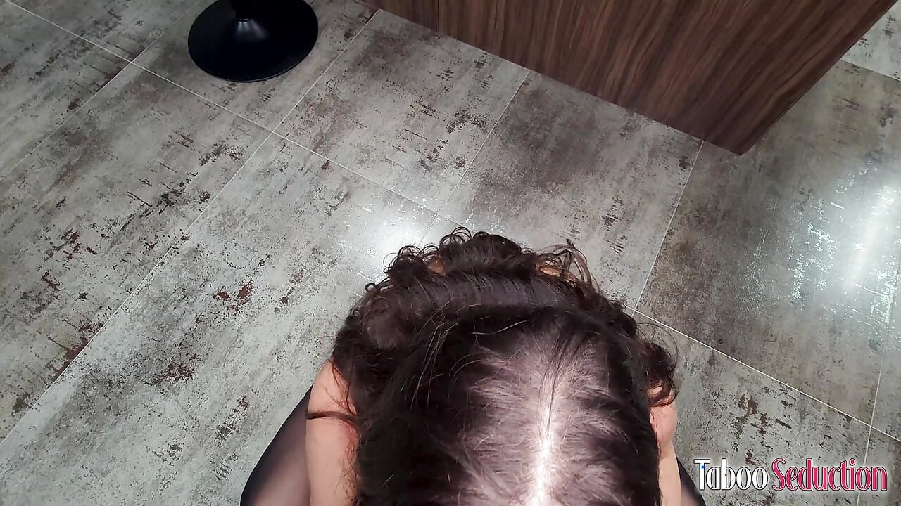 Sărbătorim succesul cu mama mea vitregă sexy Amiee Cambridge - seducție tabu