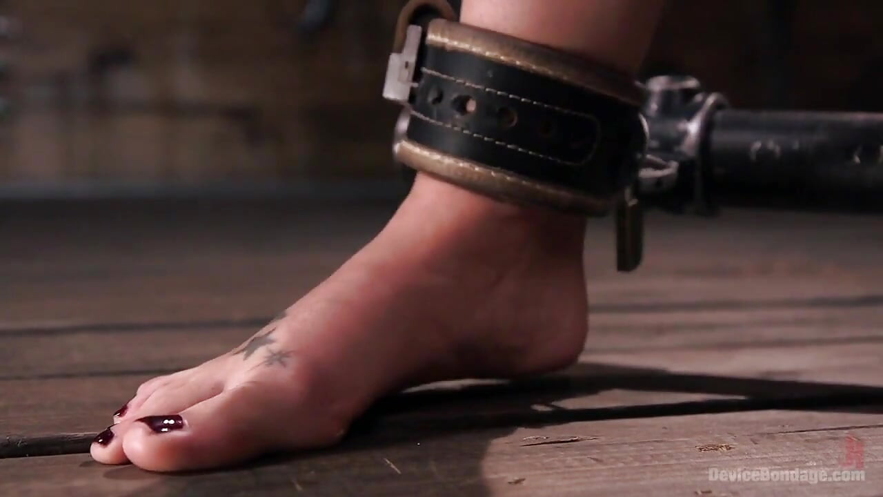 Blonde Submissive Bombshell Kleio Valentien Gets Punished and Pleasured in Strict Bondage!!