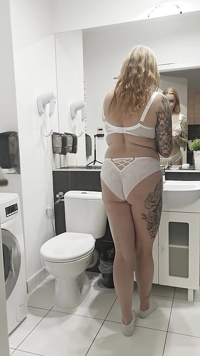 Mommy Changes Her Underwear and Then Goes to Pee.