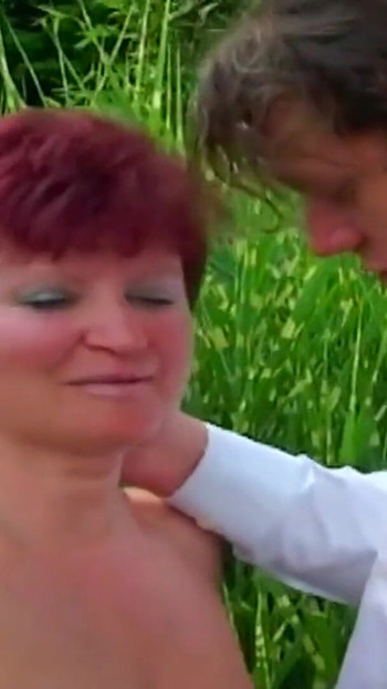 Emotional moment from "Die Nachbarin Siglinde im Garten vernascht"