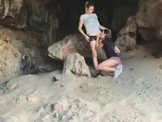 genç çift üzerinde devon plaj ts oral seks