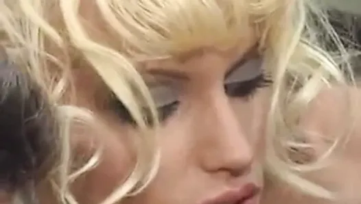 Anita блондинка клип секс в магазине (Frech фривол Geil)
