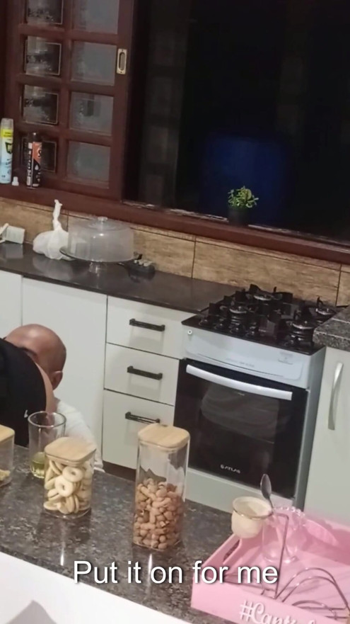 Sex anal cu soție sexy infidelă în cămară la bar | Clip 2