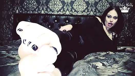 Cüzdanını aç ve altın tabanlarıma tap