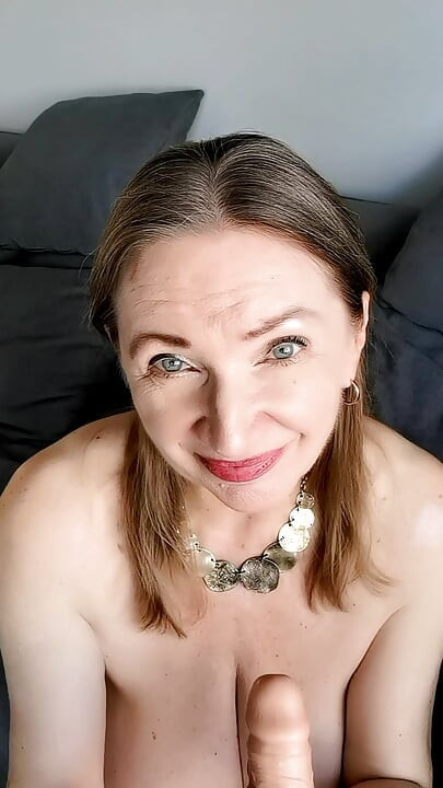Cougar-Oma verführt dich mit riesigen Titten und lässt sich in verschiedenen Stellungen geil ficken – POV