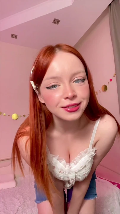 Bạn có muốn chạm vào bộ ngực của tôi không? 🍒?