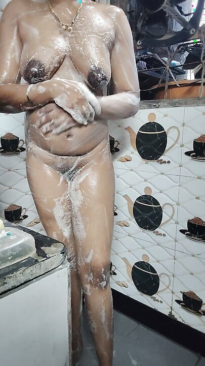 indian girl bathing nude