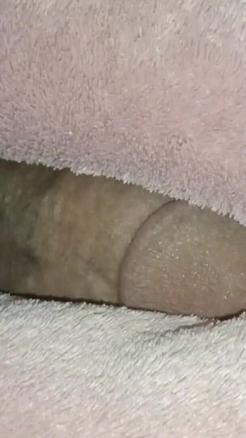Morate vidjeti trenutak iz "Two Cum Continue - Alone Boy Masturbating"