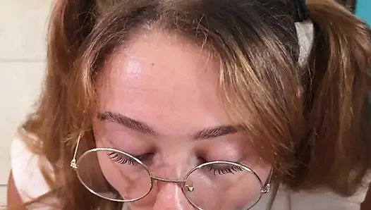 Gadis kampus dicrot di muka banyak banget - blowjob pov amatir