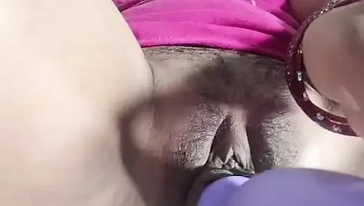 Hintli kadın götüne dildo sokuyor ve su çıkarılıyor eğlenceli mastürbasyon Hintçe sesli mastürbasyon dildo