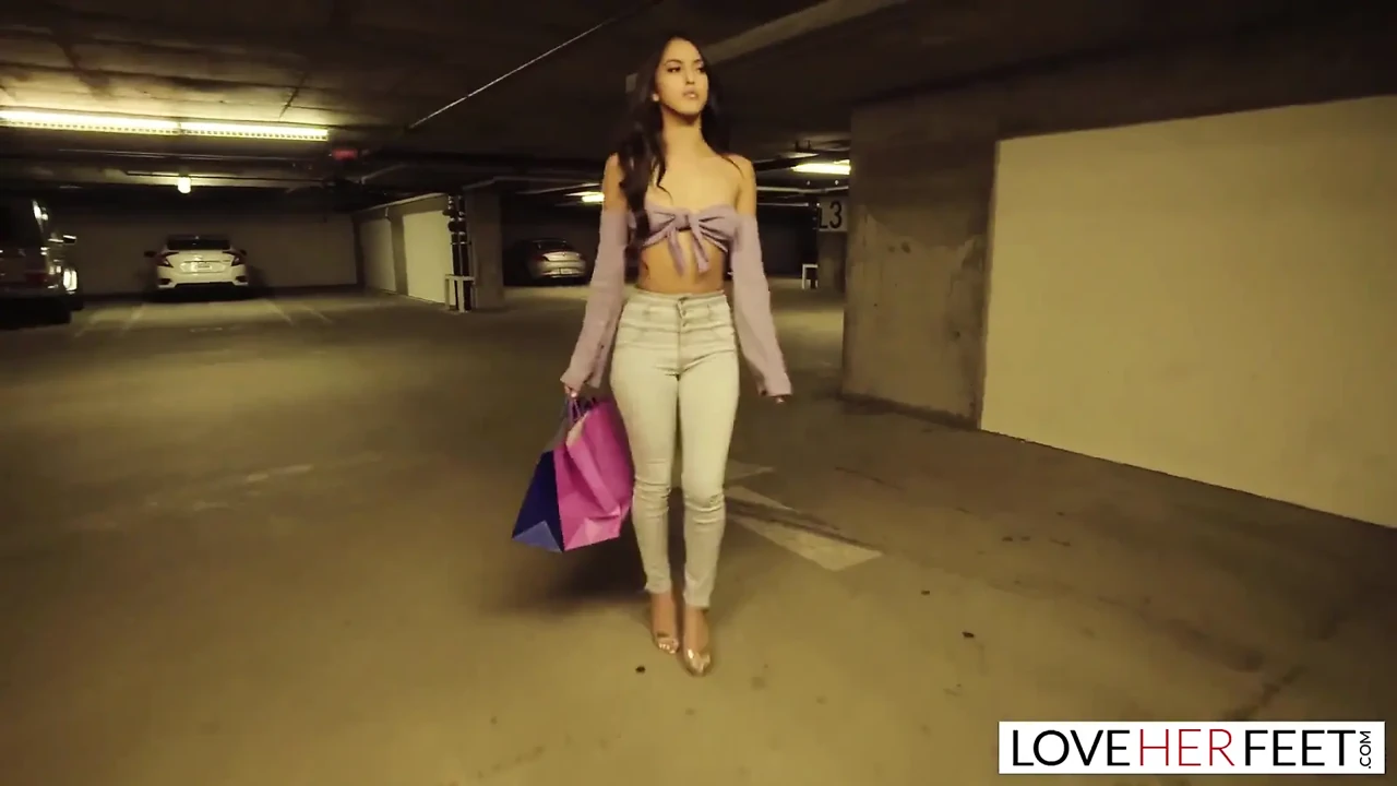 Sexy Sophia Leone Deepthroats And Rides A Big Dick