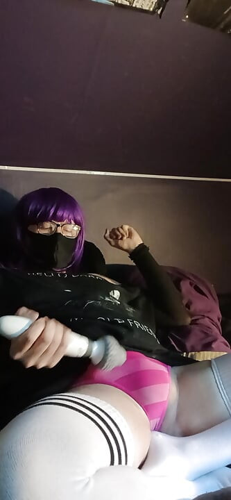Masturbare cu vibrator și ejaculare prin chiloți cu Raven LeTrap