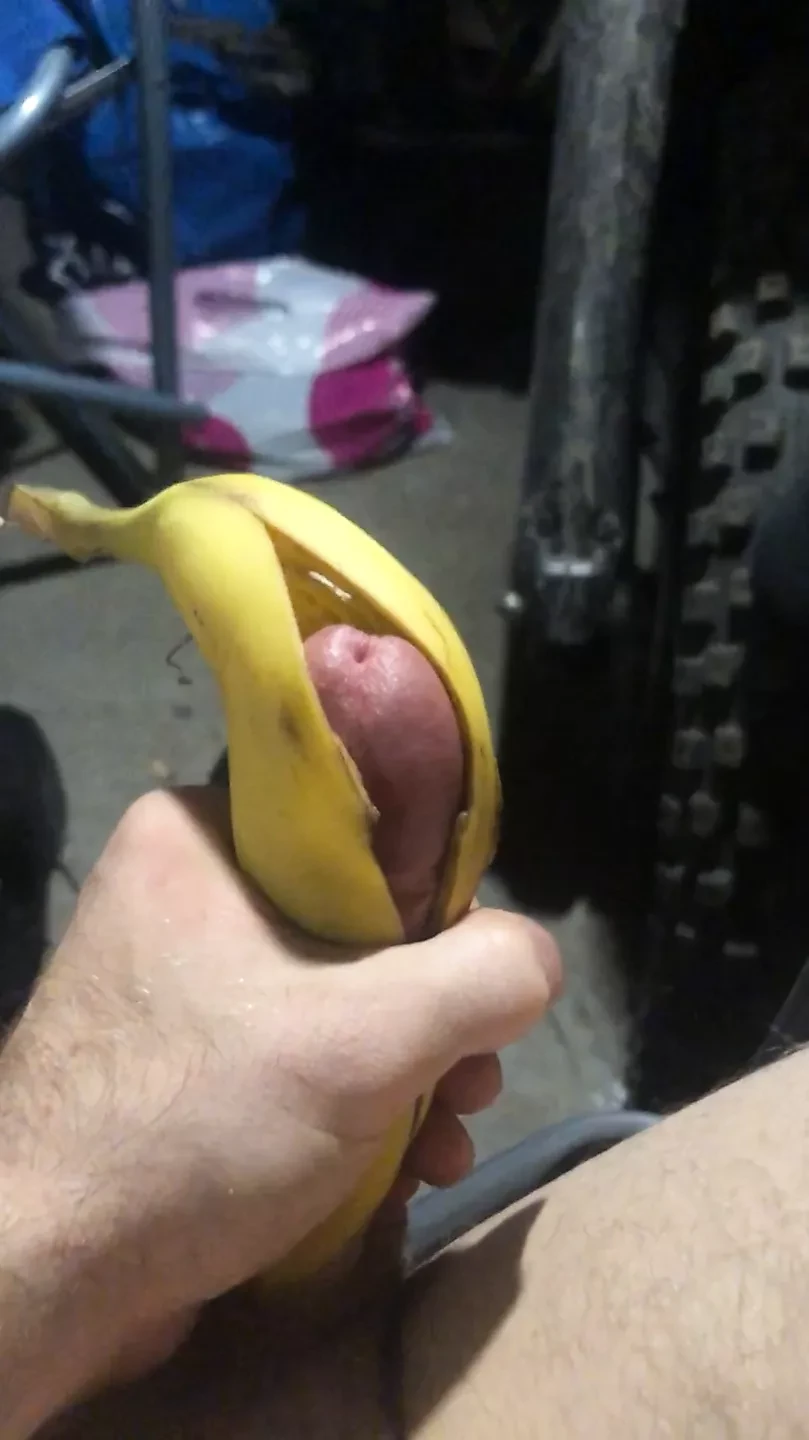 Az orosz fogoly a börtönben megdug egy banánt és megaláz téged!! verbális uralom!