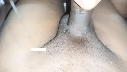 Heiße paare lange zeit treffen sich in frend zimmer im schlafzimmer deshi dorfpaar