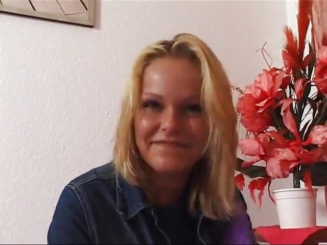 Monika 26, prima audiție