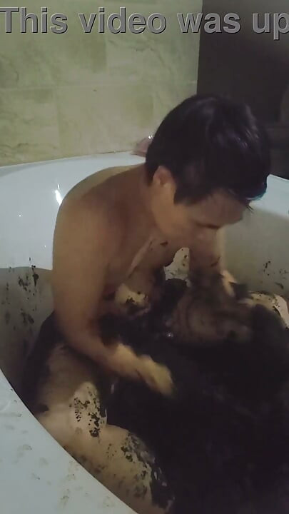 Solo Mud Bathing and Fun Play Bathroom