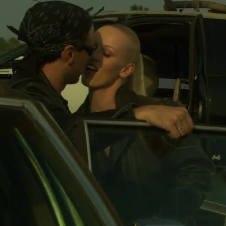 कार विध्वंस में हॉट यौन पल...