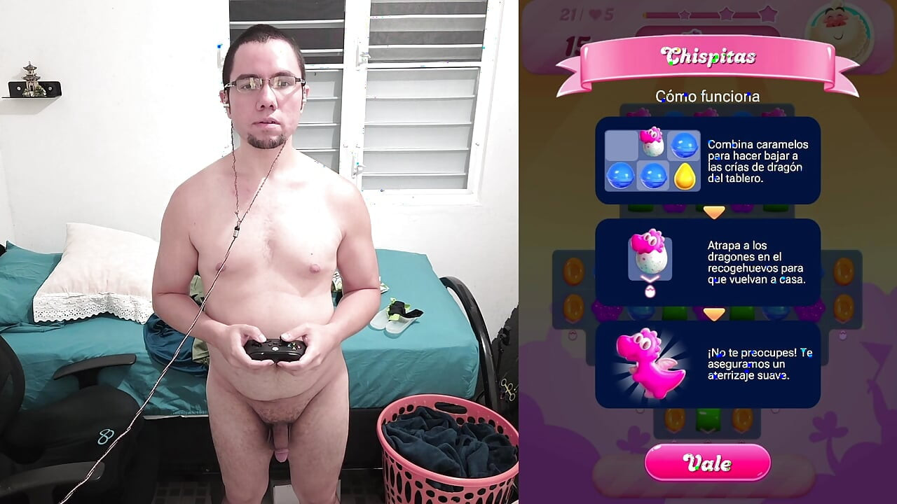 一个饥渴的裸体男人玩candy Crush saga #4