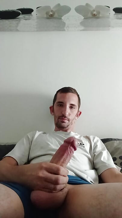 Cowok muda XXL dengan cumshot besar