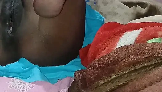 Desi Biwi Ka Raat Mein Legs Up Karke Blue Panty Side Kar Jamkar Chut Faad Di – Payal Wali Tight Chut Hindi Audio