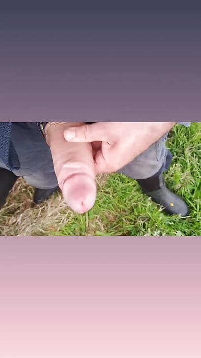 Outdoor wank and cum