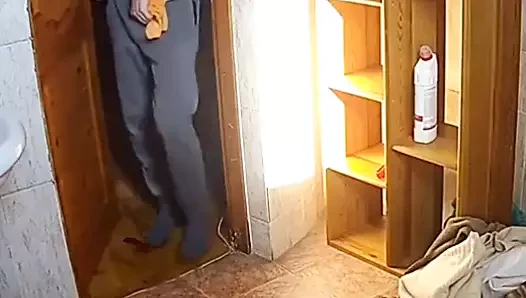 casusluk adamlar pissing