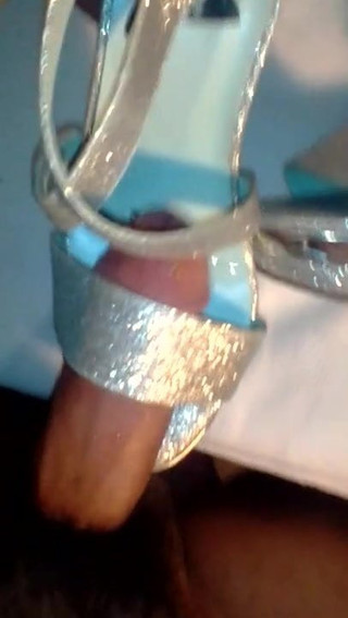 Follando tacones plata shoejob