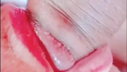 Çekici fahişe Sabrinahole aç kaldı ve lezzetli ve sulu bir yarak yedi