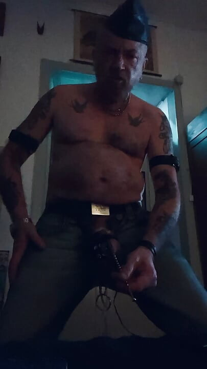 我的鸡巴、玩具和我玩得很开心