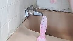 Bersantai di bak mandi dengan unicornbombshell