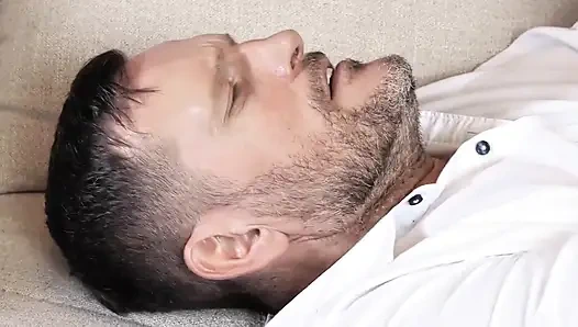 Rayuan dokter semok dan ngentot di ranjang yang liar