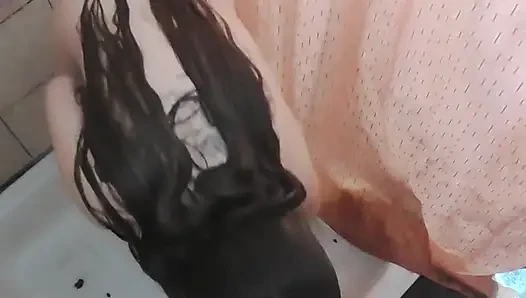 Kamu ngintip kamera di kamar mandiku dan ngintip aku