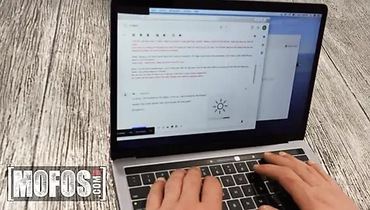 MOFOS - стройная Catalina Ossa глубоко заглатывает член Cyrus, делает его твердым в скале и жаждет трахнуть ее