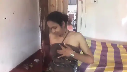 Stiefmutter lutscht an partykleid