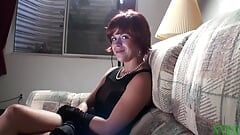 Сексуальная 30-летняя рыжая пума-милфа показывает нам шоу