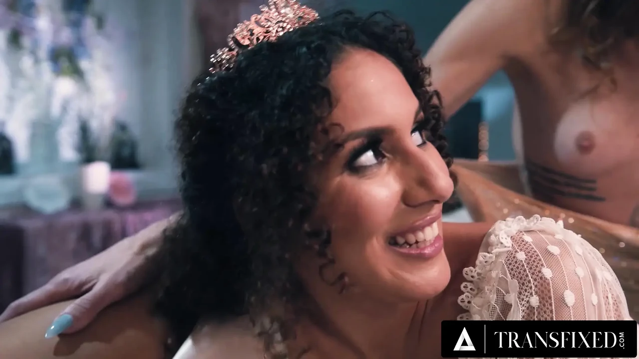 Wild Bachelorette Turns Into Hot Threesome with Liv Revamped, Zariah