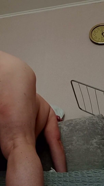 my big meaty cunt squirts from having sex with a sex machine | Clip 1
