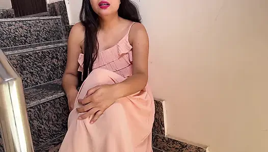 Hintli üvey kız üvey babası tarafından sikiliyor sert seks yapıyor