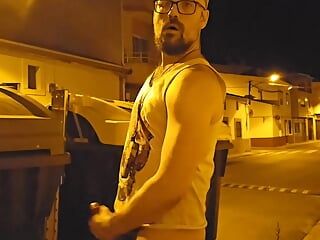 jerk off almost caught in the middle of the street and piss