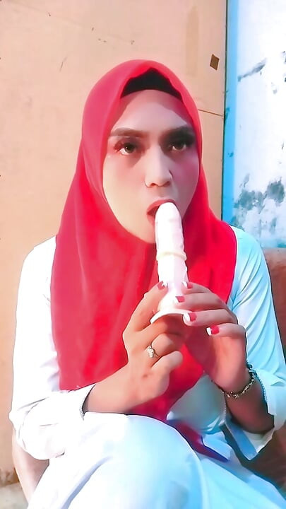 Indonezyjski hidżab shemale trening analny