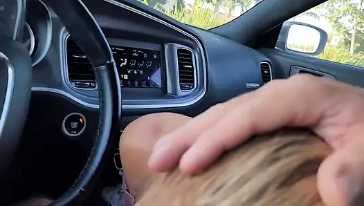 Selingkuh dengan mulutku untuk ditunggangi di dalam mobil
