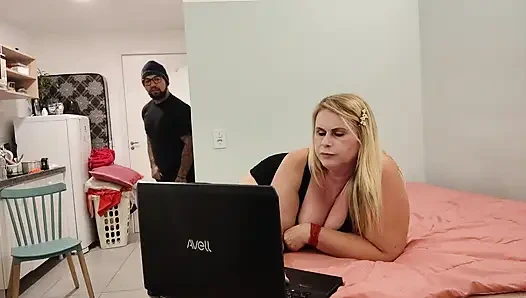 Entiado Bobão E Virgem Não Deixa a Madrasta Se Masturba Sucegada